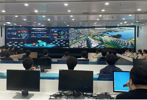 數(shù)計學(xué)院組織2023級學(xué)生開展信息系統(tǒng)運行維護(hù)服務(wù)認(rèn)知實習(xí)活動